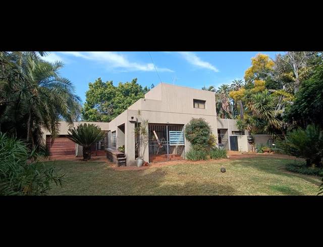 5 BEDROOM HOUSE FOR SALE IN SINOVILLE